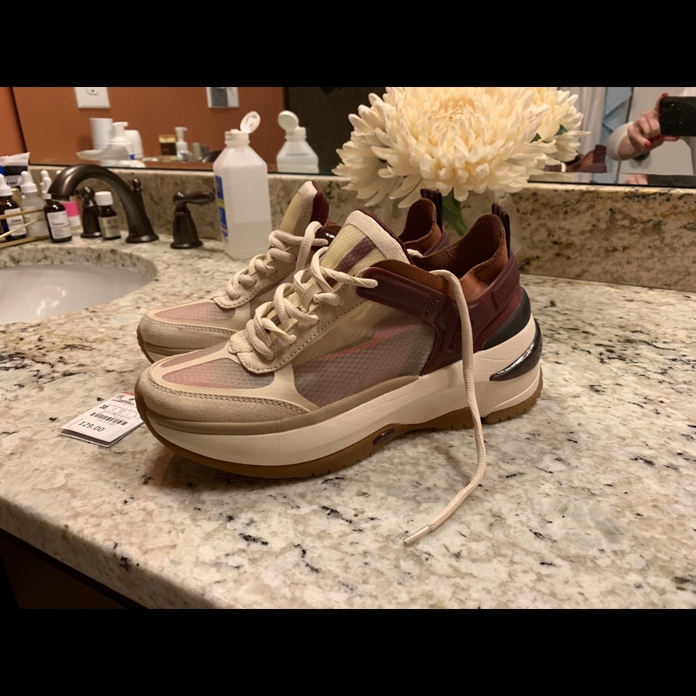 Zara sneakers Size 38
